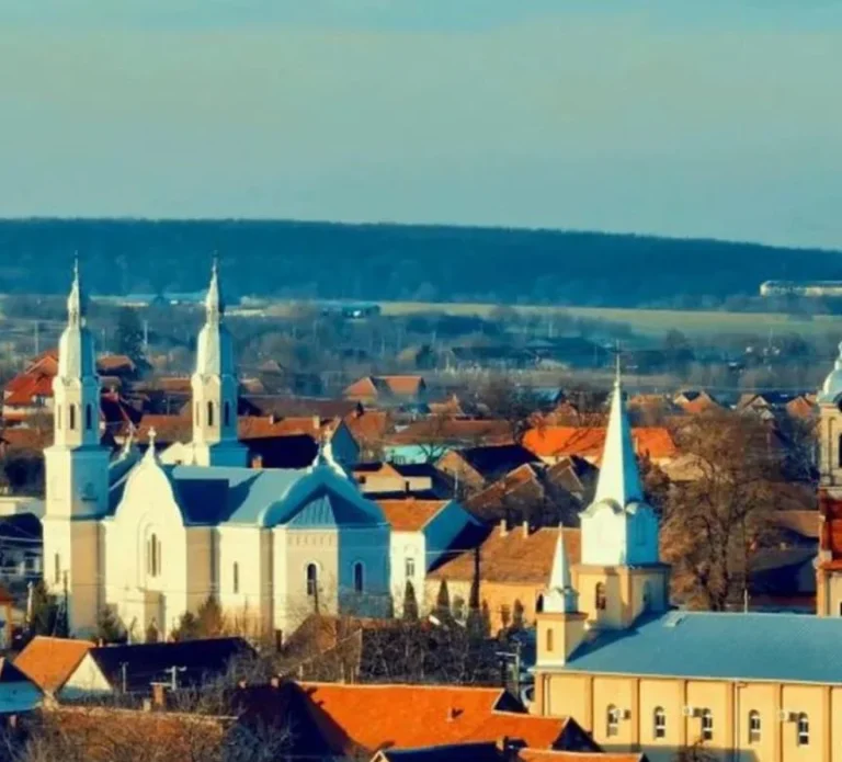 Satul din România care seamănă cu Elveția și Austria: Locuitorii plătesc facturi mai mici și investesc masiv în panouri fotovoltaice