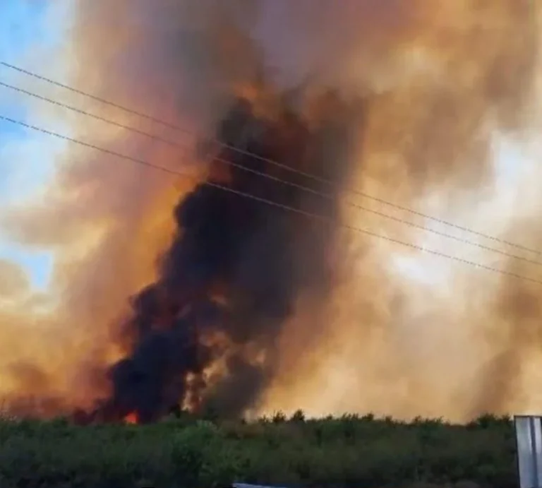 Incendiu Devastator în Maramureș: Flăcările Au Cuprins Locuințe, 90 de Persoane Evacuate