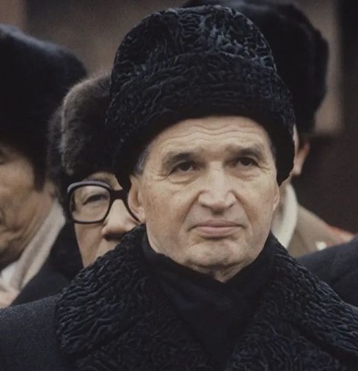 Cum și-a îngenuncheat Nicolae Ceaușescu adversarul. Ce l-a obligat să facă